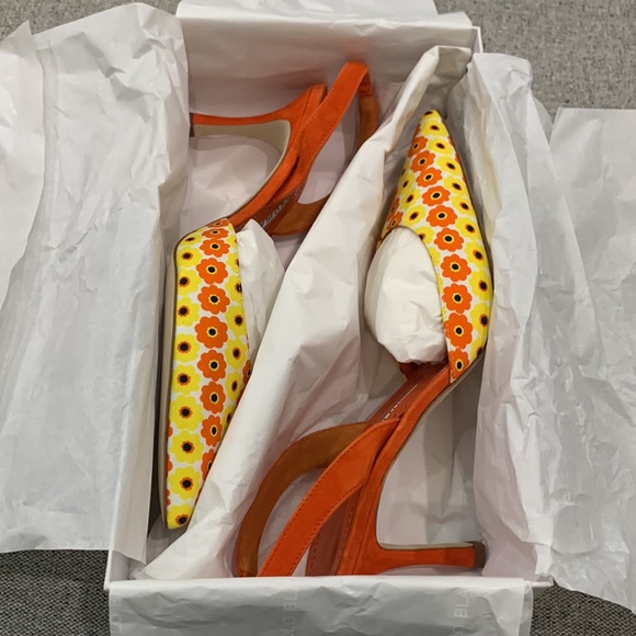 Manolo Blahnik Carolyne Kitten-Heel Halter Pumps - Picture 6 of 10